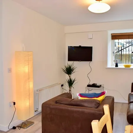 Апартаменты Spacious And Bright 2 Bedroom In 2